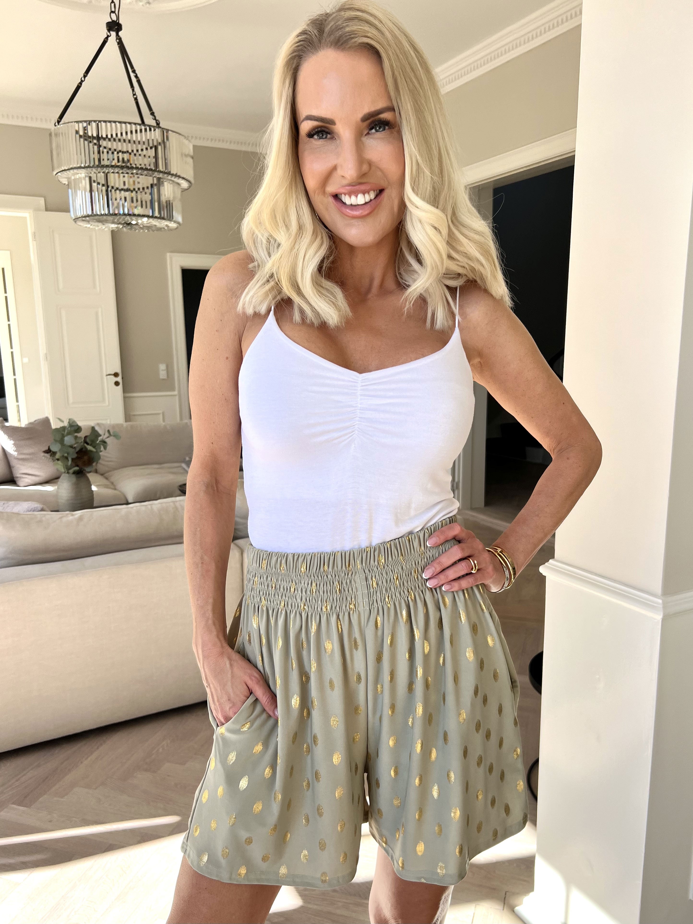 Pams Dot Shorts - Løse shorts i elastisk stof med guld dutter